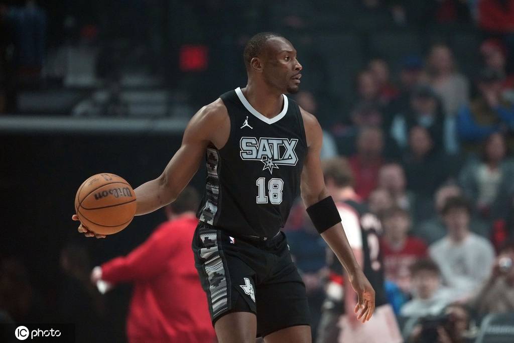 卡马拉23+10夏普21+10班顿20+6 开拓者胜马刺