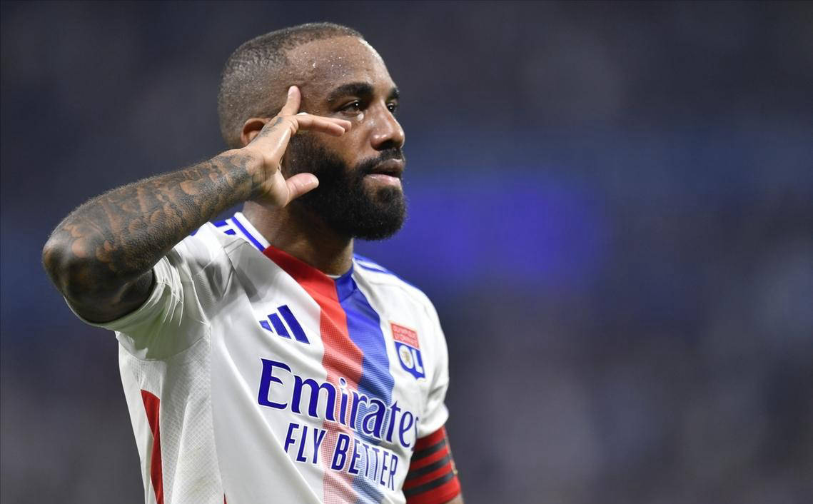 33岁阿森纳旧将助里昂逆转，挫败法甲第5里尔队，终结连败危机